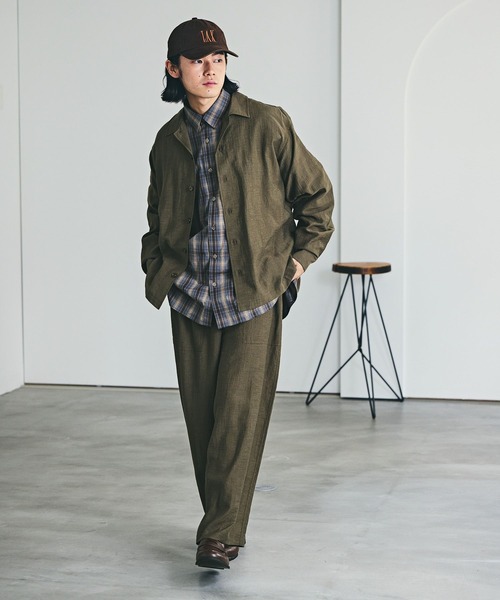 BAYFLOW（ベイフロー）の「[セットアップ可]クールタッチリネン長袖シャツ【接触冷感】（シャツ/ブラウス・メンズ・カーキ/チャコールグレー・MEDIUM/LARGE）」の6枚目の写真