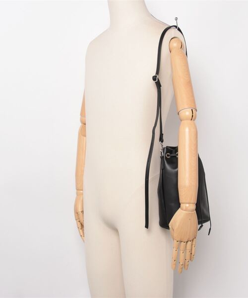 NANO universe（ナノユニバース）の「ITTI/別注 DRAWSTRING POUCH（ショルダーバッグ・メンズ・ブラック・FREE）」の14枚目の写真