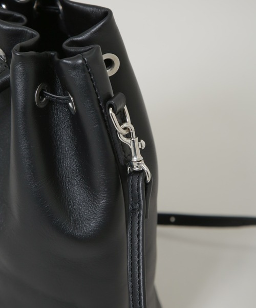 NANO universe（ナノユニバース）の「ITTI/別注 DRAWSTRING POUCH（ショルダーバッグ・メンズ・ブラック・FREE）」の6枚目の写真