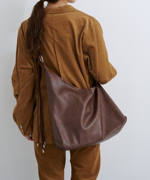 Kastane(カスタネ)の「【A4サイズ/2WAY】B アシメレザーBAG(ショルダーバッグ・レディース・ブラック/ベージュ/ブラウン・FREE)」の1枚目の写真