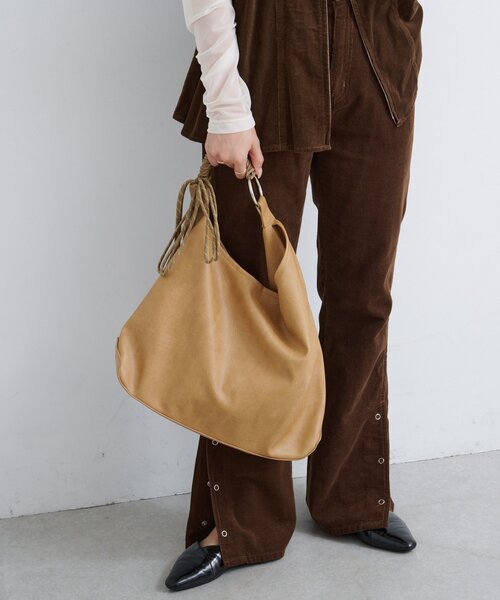 Kastane(カスタネ)の「【A4サイズ/2WAY】B アシメレザーBAG(ショルダーバッグ・レディース・ブラック/ベージュ/ブラウン・FREE)」の6枚目の写真