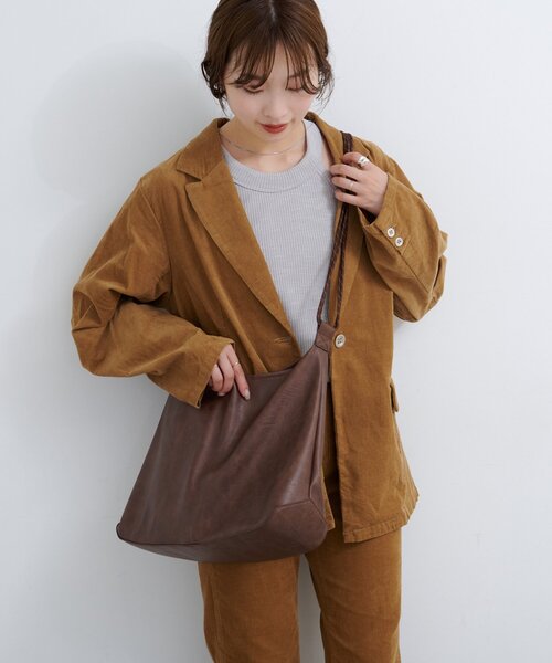 Kastane(カスタネ)の「【A4サイズ/2WAY】B アシメレザーBAG(ショルダーバッグ・レディース・ブラック/ベージュ/ブラウン・FREE)」の9枚目の写真