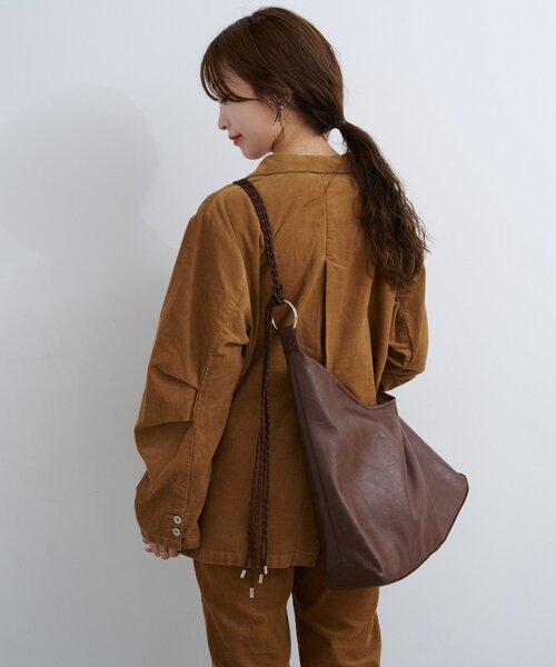 Kastane(カスタネ)の「【A4サイズ/2WAY】B アシメレザーBAG(ショルダーバッグ・レディース・ブラック/ベージュ/ブラウン・FREE)」の10枚目の写真