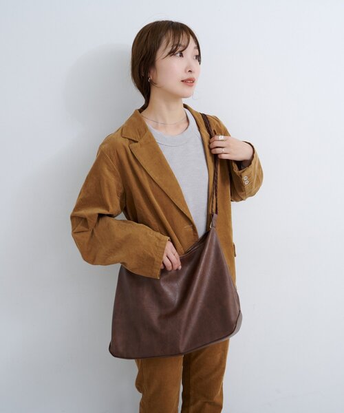 Kastane(カスタネ)の「【A4サイズ/2WAY】B アシメレザーBAG(ショルダーバッグ・レディース・ブラック/ベージュ/ブラウン・FREE)」の12枚目の写真