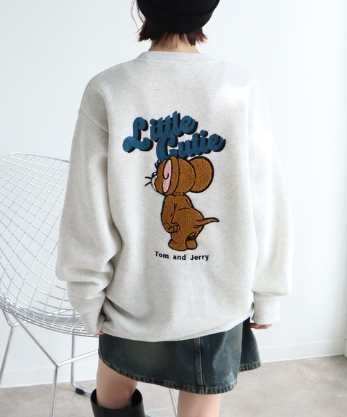 Tom＆Jerry（トムアンドジェリー）の「【Tom & Jerry/トム & ジェリー】アートワークデザイン 裏起毛 サガラワッペン クルーネック ロングスリーブ スウェット トレーナー（スウェット・レディース・ブラック/グレー系その他/サックスブルー/ブラック系その他2/クリーム/杢グレー/ブルー/ブラック系その他/ベージュ系その他3/オートミール/スミクロ/ブラック系/ネイビー/グレー系その他2/ベージュ系その他/ベージュ系その他2/ホワイト/ブラック系1・M/L）」の15枚目の写真