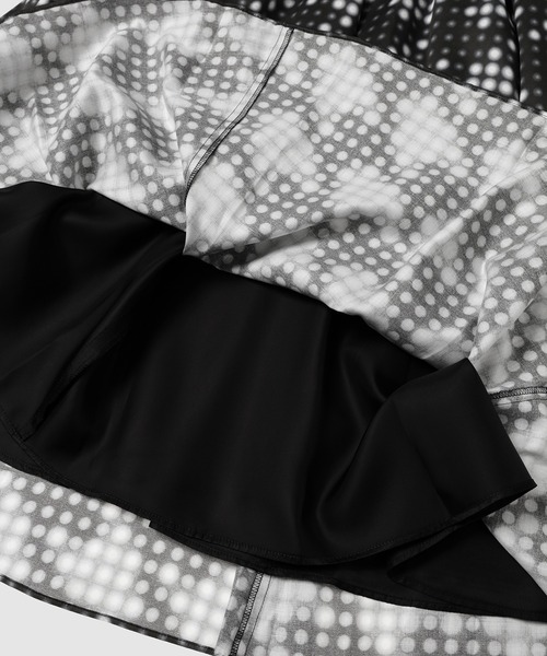 ANREALAGE（アンリアレイジ）の「LED CHECK SKIRT（スカート・レディース・ブラック/レッド・38/36）」の6枚目の写真