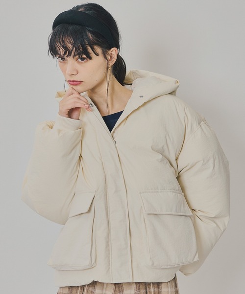 REDYAZEL(レディアゼル)の「フラップポケットファイバーダウンジャケット(ダウンジャケット/コート・レディース・オフホワイト/ブラウン系その他/グレー系その他/ブラック/ブラウン/ライトグレー・FREE)」の2枚目の写真