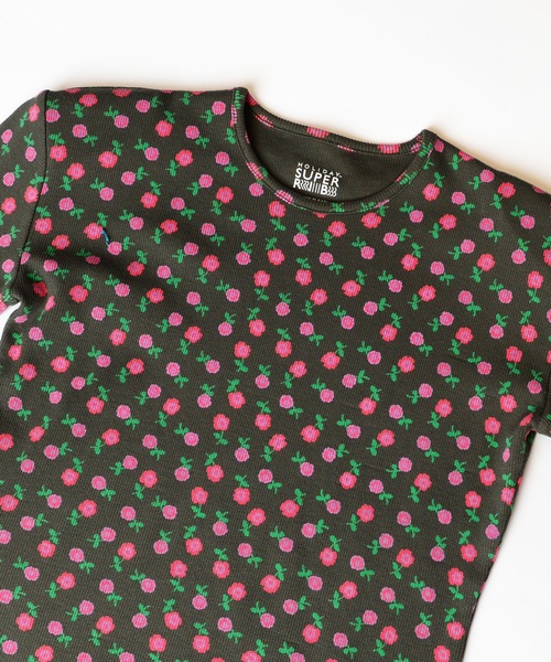 HOLIDAY（ホリデイ）の「SUPER RIB PADDED SHOULDER CREW-NECK L/S TOPS (FLOWER) スーパーリブパディッドショルダークルーネックロングスリーブトップス (フラワー)（Tシャツ/カットソー・レディース・チャコールグレー/ブルー・ONE SIZE）」の4枚目の写真