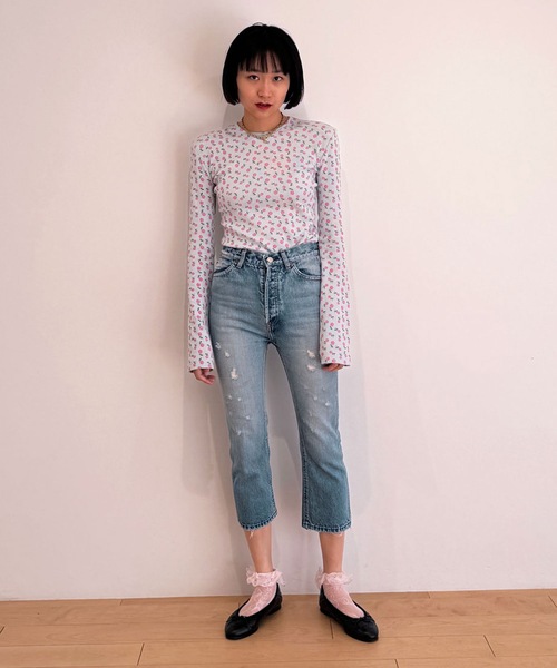 HOLIDAY（ホリデイ）の「SUPER RIB PADDED SHOULDER CREW-NECK L/S TOPS (FLOWER) スーパーリブパディッドショルダークルーネックロングスリーブトップス (フラワー)（Tシャツ/カットソー・レディース・チャコールグレー/ブルー・ONE SIZE）」の14枚目の写真