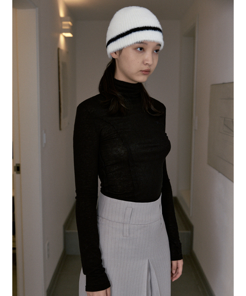 SINOON(シヌーン)の「RAW EDGE TURTLE NECK(BLACK)(Tシャツ/カットソー・レディース・ブラック・FREE)」の3枚目の写真