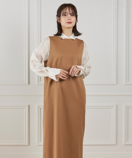 INED（イネド）の「TWサテンボートネックワンピース（ワンピース・レディース・ネイビー/キャメル/チャコールグレー・9号/7号）」の3枚目の写真