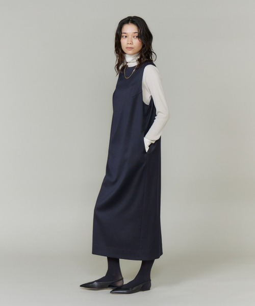 INED（イネド）の「TWサテンボートネックワンピース（ワンピース・レディース・ネイビー/キャメル/チャコールグレー・9号/7号）」の12枚目の写真