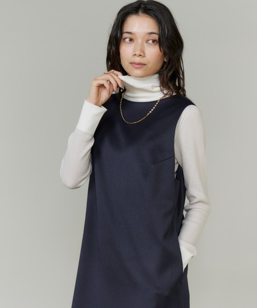 INED（イネド）の「TWサテンボートネックワンピース（ワンピース・レディース・ネイビー/キャメル/チャコールグレー・9号/7号）」の16枚目の写真