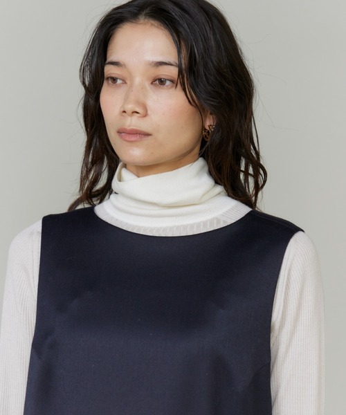 INED（イネド）の「TWサテンボートネックワンピース（ワンピース・レディース・ネイビー/キャメル/チャコールグレー・9号/7号）」の17枚目の写真