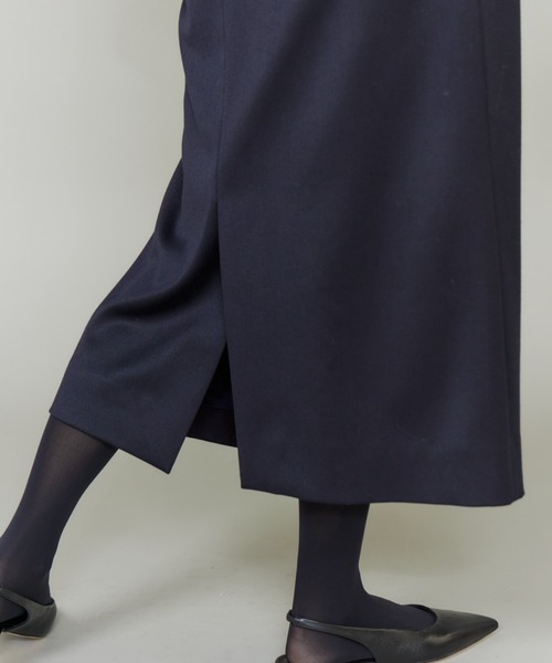 INED（イネド）の「TWサテンボートネックワンピース（ワンピース・レディース・ネイビー/キャメル/チャコールグレー・9号/7号）」の19枚目の写真