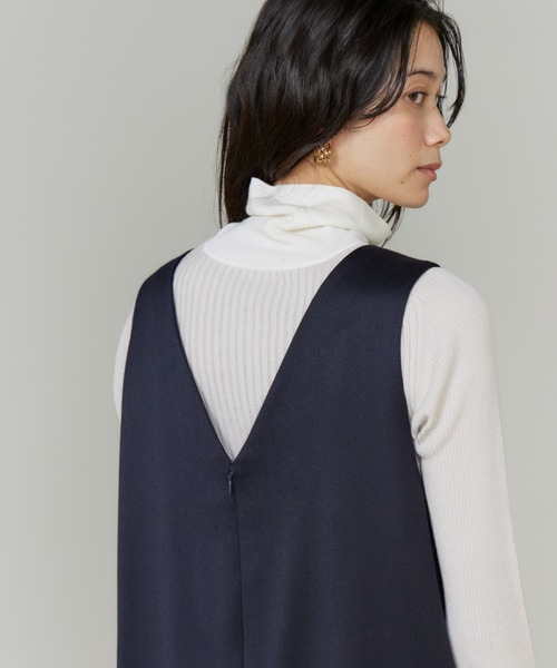 INED（イネド）の「TWサテンボートネックワンピース（ワンピース・レディース・ネイビー/キャメル/チャコールグレー・9号/7号）」の20枚目の写真