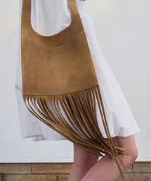 LEVAR（レバー）の「Boho Suede Fringe Bag - Peanut（ショルダーバッグ）」