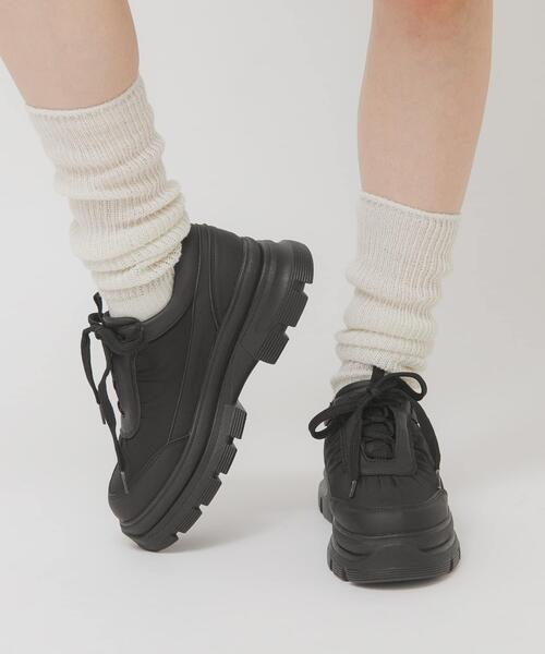 KBF（ケイビーエフ）の「ギャザーデザインスニーカー（スニーカー・レディース・ブラック・36/37/38）」の4枚目の写真