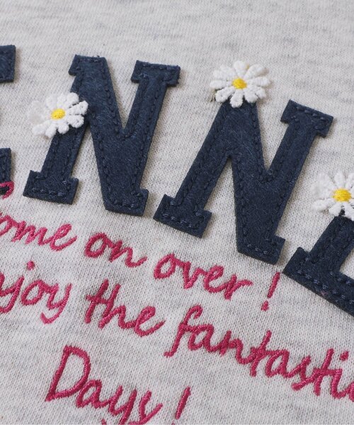 apres les cours(アプレレクール)の「【WEB限定】刺繍カレッジロゴ メロウトレーナー(スウェット・キッズ・ライトグレー/ピンク/オフホワイト/オレンジ・100/90/80/140/130/120/110)」の8枚目の写真