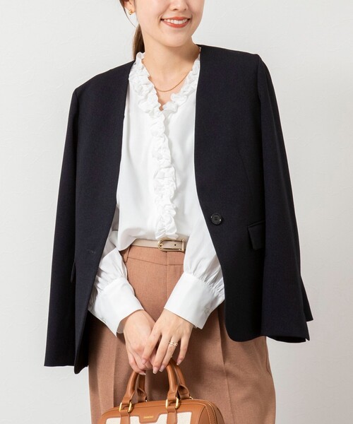 NOLLEY’S（ノーリーズ）の「ウォッシャブルフロントフリルVネックブラウス（シャツ/ブラウス・レディース・サックスブルー/ホワイト・38）」の2枚目の写真