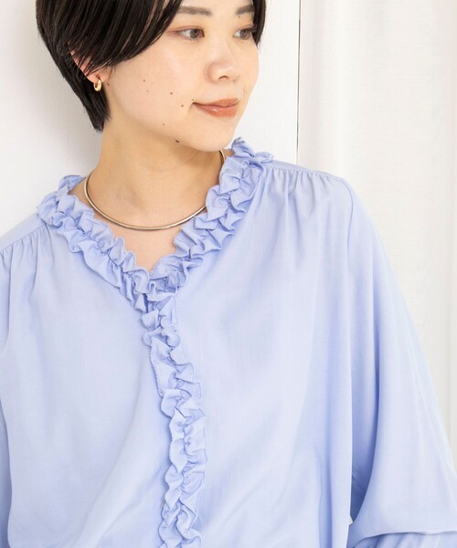 NOLLEY’S（ノーリーズ）の「ウォッシャブルフロントフリルVネックブラウス（シャツ/ブラウス・レディース・サックスブルー/ホワイト・38）」の13枚目の写真