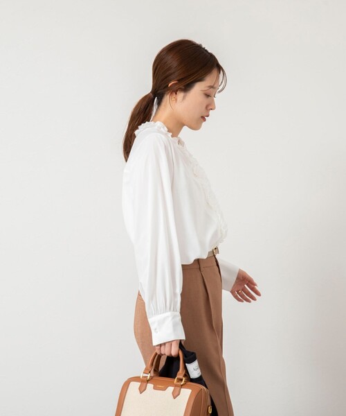 NOLLEY’S（ノーリーズ）の「ウォッシャブルフロントフリルVネックブラウス（シャツ/ブラウス・レディース・サックスブルー/ホワイト・38）」の21枚目の写真