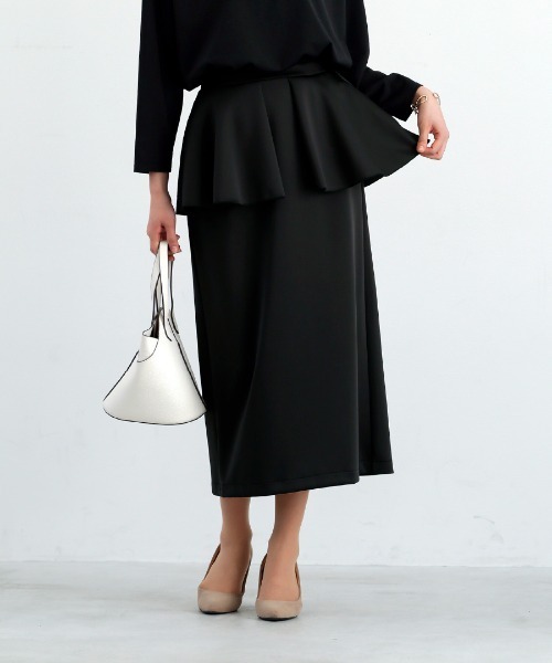 White Collection(ホワイトコレクション)の「【 リラクシーに映える 】 ハイストレッチライトポンチ・ペプラムレイヤードストレートスカート(スカート・レディース・ブラック/ライトベージュ/ネイビー・S/M/L)」の1枚目の写真