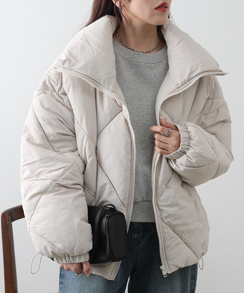 COLONY 2139（コロニートゥーワンスリーナイン）の「ダイヤキルト中綿BIGカラーブルゾン（ブルゾン・レディース・オフホワイト/ブラック・FREE）」の2枚目の写真