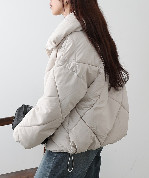 COLONY 2139（コロニートゥーワンスリーナイン）の「ダイヤキルト中綿BIGカラーブルゾン（ブルゾン・レディース・オフホワイト/ブラック・FREE）」の4枚目の写真