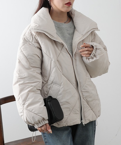 COLONY 2139（コロニートゥーワンスリーナイン）の「ダイヤキルト中綿BIGカラーブルゾン（ブルゾン・レディース・オフホワイト/ブラック・FREE）」の6枚目の写真