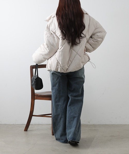 COLONY 2139（コロニートゥーワンスリーナイン）の「ダイヤキルト中綿BIGカラーブルゾン（ブルゾン・レディース・オフホワイト/ブラック・FREE）」の8枚目の写真