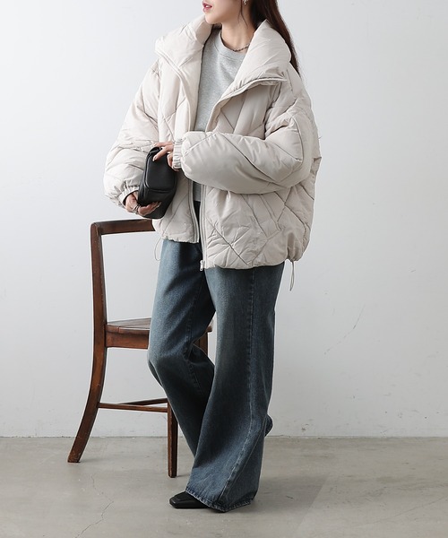 COLONY 2139（コロニートゥーワンスリーナイン）の「ダイヤキルト中綿BIGカラーブルゾン（ブルゾン・レディース・オフホワイト/ブラック・FREE）」の7枚目の写真