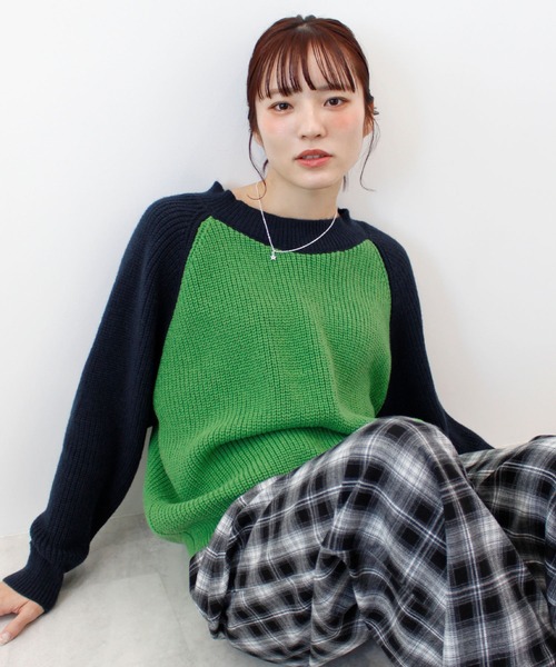 ABYS（アビス）の「ラグランバイカラーニット（ニット/セーター・レディース・ブルー/グリーン/レッド・FREE）」の2枚目の写真