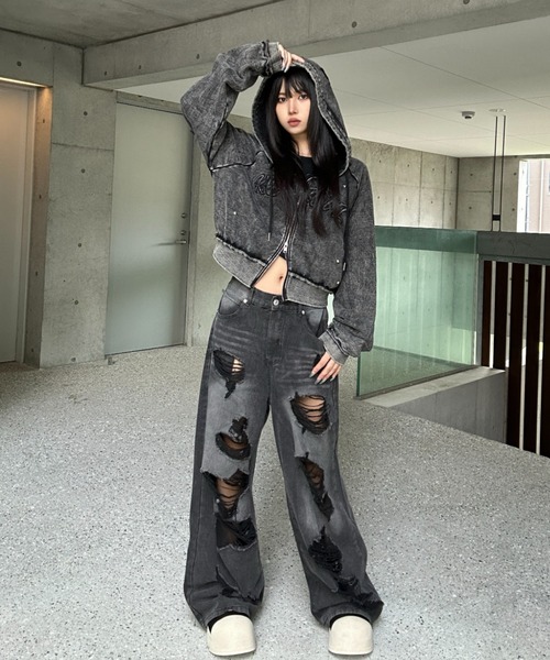 KsG(ケーエスジー)の「クロップドスタッズダメージフーディー(パーカー・レディース・グレー・MEDIUM/SMALL)」の5枚目の写真