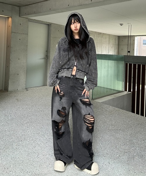 KsG(ケーエスジー)の「クロップドスタッズダメージフーディー(パーカー・レディース・グレー・MEDIUM/SMALL)」の4枚目の写真