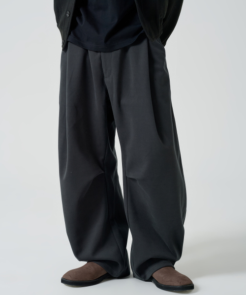 OWSA(オウサ)の「裏起毛ピンタックワイドパンツ(その他パンツ・メンズ・ブラック/ダークブラウン/ベージュ/グレー・MEDIUM/LARGE/X-LARGE)」の7枚目の写真