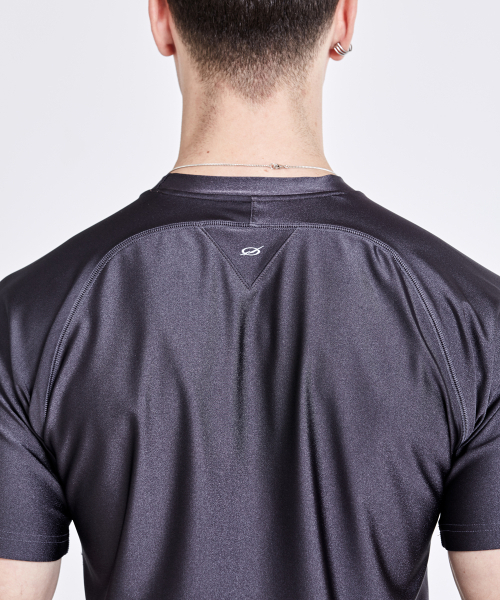 51%(フィフティーワンパーセント)の「Triangle Back logo T-shirt - Charcoal(Tシャツ/カットソー・メンズ・その他・L/M)」の5枚目の写真