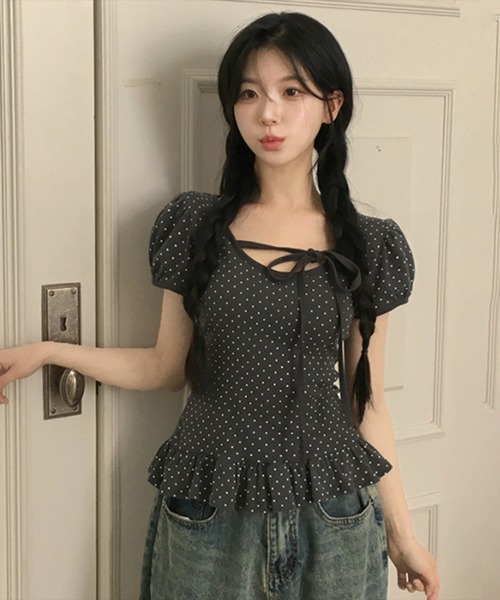 SHEPP(シープ)の「【半袖】フロントオープン風ドット柄ペプラムフリルカットソー(Tシャツ/カットソー・レディース・ブラック/アイボリー/グレー・L/M/S)」の13枚目の写真