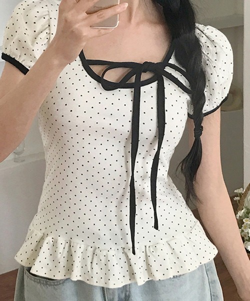 SHEPP(シープ)の「【半袖】フロントオープン風ドット柄ペプラムフリルカットソー(Tシャツ/カットソー・レディース・ブラック/アイボリー/グレー・L/M/S)」の4枚目の写真