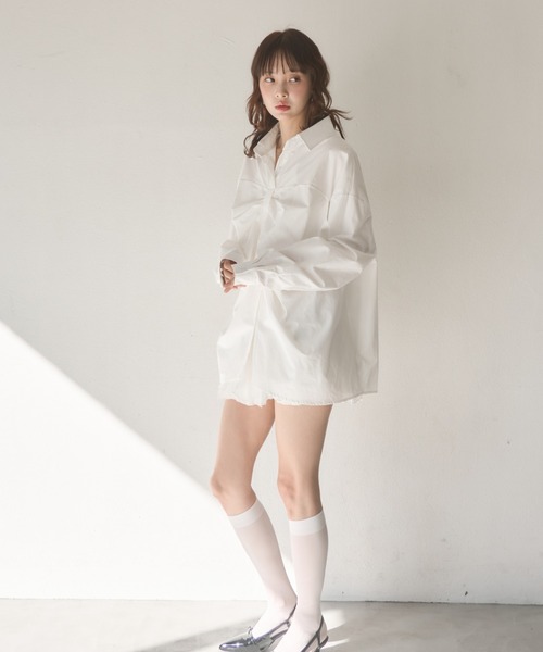 Nadana(ナダナ)の「リボンデザインビッグシャツ(シャツ/ブラウス・レディース・ブラック/ホワイト・FREE)」の4枚目の写真