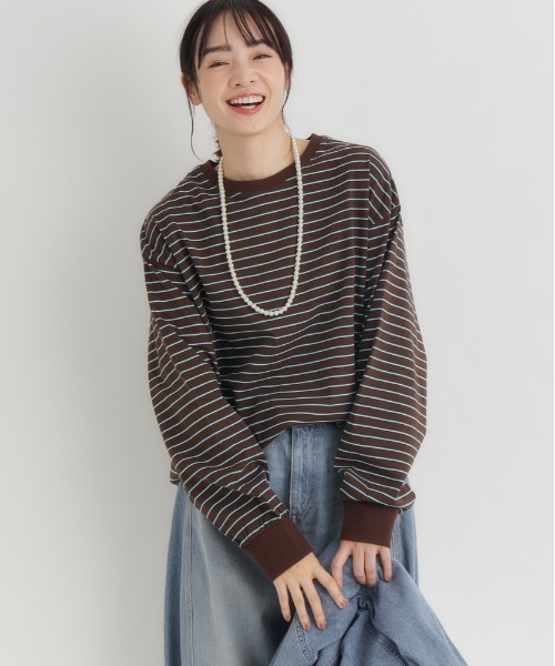 Right-on（ライトオン）の「【HONEYSUCKLE ROSE】マルチボーダーロングTシャツ (トレンドデザイン / リラックスフィット / 通気性抜群 / カジュアルシック)（その他トップス・レディース・ライトベージュ/ダークグリーン/ブラウン・M/L）」の3枚目の写真