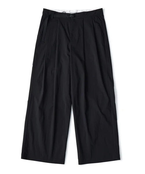 WHITE MOUNTAINEERING(ホワイトマウンテニアリング)の「White Mountaineering/ホワイトマウンテニアリング × Dickies/ディッキーズ WM×Dickies 2 TUCK PANTS ブランドタグ フロントフライ 2タックパンツ 2026年 夏 夏服 秋服(チノパンツ・メンズ・ブラウン/ブラック・3/2/1)」の2枚目の写真