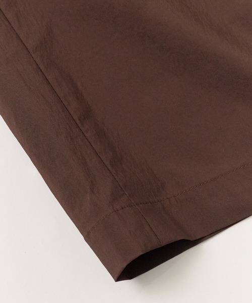 WHITE MOUNTAINEERING(ホワイトマウンテニアリング)の「White Mountaineering/ホワイトマウンテニアリング × Dickies/ディッキーズ WM×Dickies 2 TUCK PANTS ブランドタグ フロントフライ 2タックパンツ 2026年 夏 夏服 秋服(チノパンツ・メンズ・ブラウン/ブラック・3/2/1)」の5枚目の写真