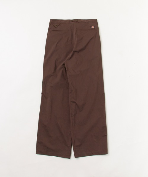 WHITE MOUNTAINEERING(ホワイトマウンテニアリング)の「White Mountaineering/ホワイトマウンテニアリング × Dickies/ディッキーズ WM×Dickies 2 TUCK PANTS ブランドタグ フロントフライ 2タックパンツ 2026年 夏 夏服 秋服(チノパンツ・メンズ・ブラウン/ブラック・3/2/1)」の3枚目の写真