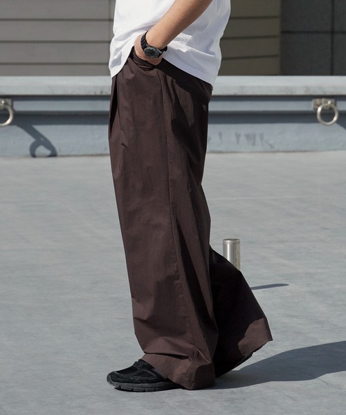 WHITE MOUNTAINEERING(ホワイトマウンテニアリング)の「White Mountaineering/ホワイトマウンテニアリング × Dickies/ディッキーズ WM×Dickies 2 TUCK PANTS ブランドタグ フロントフライ 2タックパンツ 2026年 夏 夏服 秋服(チノパンツ・メンズ・ブラウン/ブラック・3/2/1)」の13枚目の写真