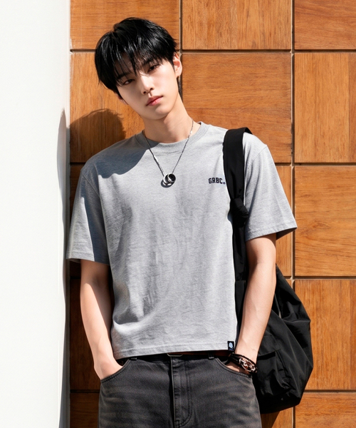 GHOST REPUBLIC(ゴーストリパブリック)の「CPダブル生地エッセンシャルオーバーサイズクロップ半袖Tシャツ4カラーGT-379(Tシャツ/カットソー・メンズ・ホワイト/グレー/ブラック/チャコール・MEDIUM/LARGE/X-LARGE)」の6枚目の写真