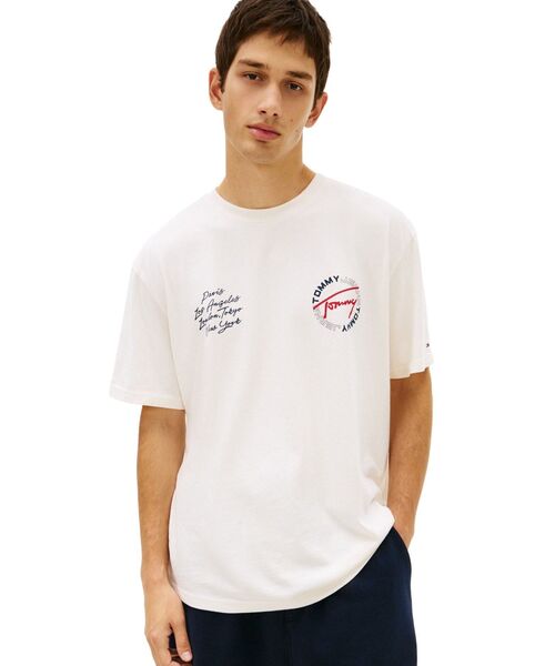 tommy jeans(トミー ジーンズ)の「サインサークルリラックスショートスリーブTシャツ(Tシャツ/カットソー・メンズ・ホワイト/グリーン/マルチ/グレー・LARGE/X-LARGE/MEDIUM/X-SMALL/SMALL)」の1枚目の写真