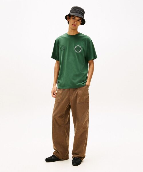 tommy jeans(トミー ジーンズ)の「サインサークルリラックスショートスリーブTシャツ(Tシャツ/カットソー・メンズ・ホワイト/グリーン/マルチ/グレー・LARGE/X-LARGE/MEDIUM/X-SMALL/SMALL)」の11枚目の写真