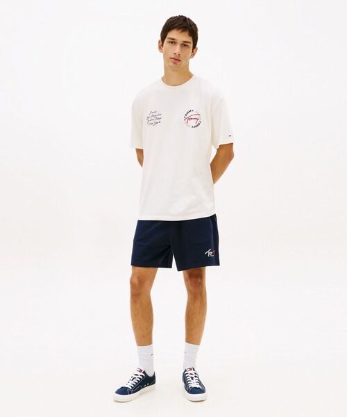 tommy jeans(トミー ジーンズ)の「サインサークルリラックスショートスリーブTシャツ(Tシャツ/カットソー・メンズ・ホワイト/グリーン/マルチ/グレー・LARGE/X-LARGE/MEDIUM/X-SMALL/SMALL)」の21枚目の写真
