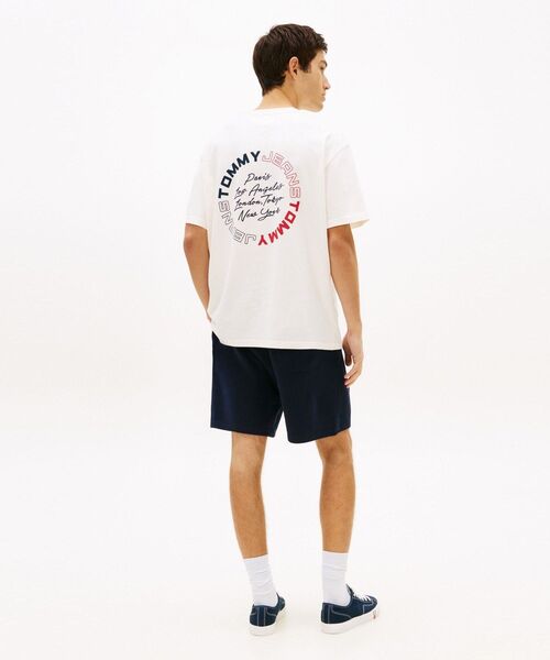 tommy jeans(トミー ジーンズ)の「サインサークルリラックスショートスリーブTシャツ(Tシャツ/カットソー・メンズ・ホワイト/グリーン/マルチ/グレー・LARGE/X-LARGE/MEDIUM/X-SMALL/SMALL)」の22枚目の写真